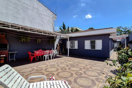 Casa para alugar com 136m², 3 quartos e 4 vagas Casa para alugar com 136m², 3 quartos e 4 vagasÁrea externa