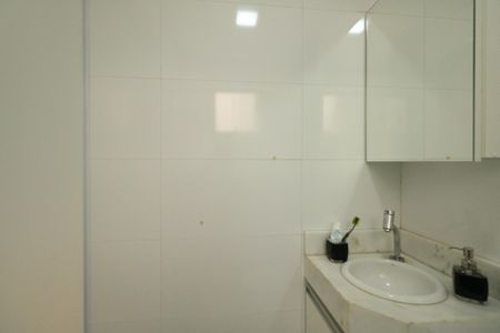 Apartamento à venda com 90m², 3 quartos e 1 vaga Apartamento à venda com 90m², 3 quartos e 1 vagaBanheiro da Área de Serviço