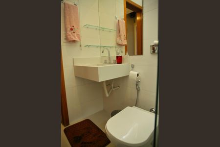 Casa à venda com 96m², 2 quartos e 1 vagaBanheiro 