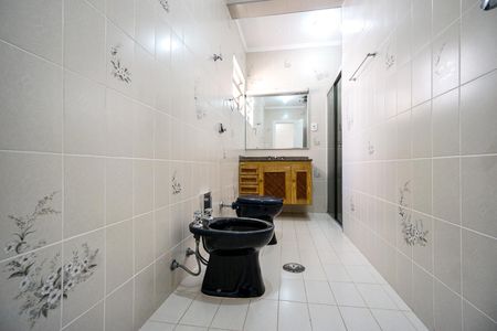 Casa para alugar com 110m², 2 quartos e 3 vagasBanheiro 