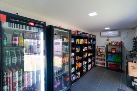 Apartamento à venda com 200m², 2 quartos e 1 vaga Apartamento à venda com 200m², 2 quartos e 1 vagaÁrea comum - mini mercado