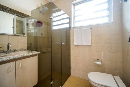 Casa para alugar com 400m², 3 quartos e 7 vagas Casa para alugar com 400m², 3 quartos e 7 vagasBanheiro social térreo