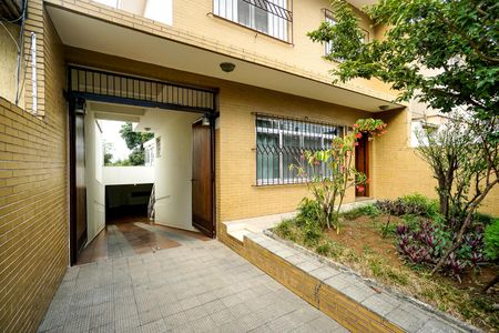 Casa para alugar com 400m², 3 quartos e 7 vagas Casa para alugar com 400m², 3 quartos e 7 vagasEntrada