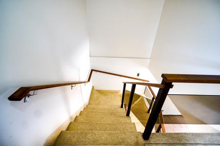 Casa para alugar com 400m², 3 quartos e 7 vagas Casa para alugar com 400m², 3 quartos e 7 vagasEscada