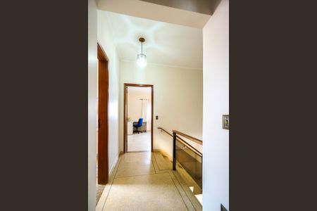 Casa para alugar com 400m², 3 quartos e 7 vagas Casa para alugar com 400m², 3 quartos e 7 vagasHall da escada