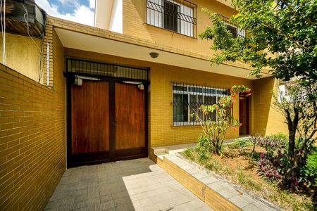 Casa para alugar com 400m², 3 quartos e 7 vagas Casa para alugar com 400m², 3 quartos e 7 vagasEntrada