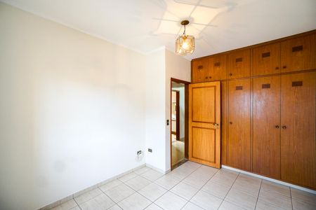 Casa para alugar com 400m², 3 quartos e 7 vagas Casa para alugar com 400m², 3 quartos e 7 vagasQuarto 02