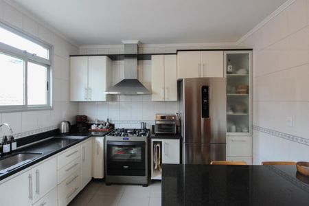 Apartamento à venda com 219m², 4 quartos e 2 vagas Apartamento à venda com 219m², 4 quartos e 2 vagasCozinha