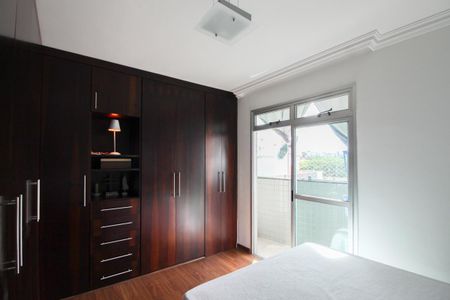 Apartamento à venda com 219m², 4 quartos e 2 vagas Apartamento à venda com 219m², 4 quartos e 2 vagasSuíte 1