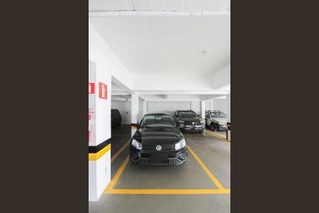 Apartamento à venda com 219m², 4 quartos e 2 vagas Apartamento à venda com 219m², 4 quartos e 2 vagasGaragem vaga 1 e 2 em linha