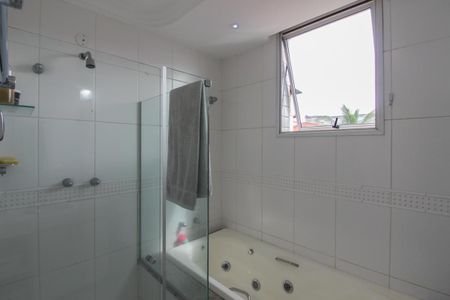 Apartamento à venda com 219m², 4 quartos e 2 vagas Apartamento à venda com 219m², 4 quartos e 2 vagasBanheiro da Suíte 1