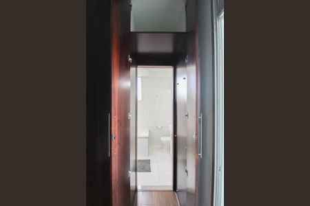 Apartamento à venda com 219m², 4 quartos e 2 vagas Apartamento à venda com 219m², 4 quartos e 2 vagasBanheiro da Suíte 1