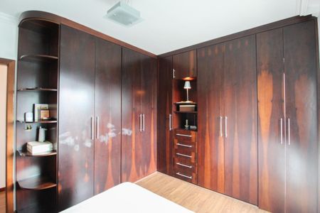 Apartamento à venda com 219m², 4 quartos e 2 vagas Apartamento à venda com 219m², 4 quartos e 2 vagasSuíte 1