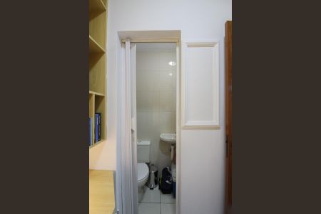 Apartamento à venda com 219m², 4 quartos e 2 vagas Apartamento à venda com 219m², 4 quartos e 2 vagasBanheiro de Serviço