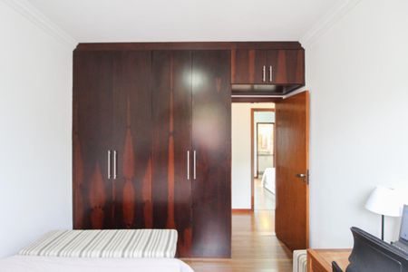 Apartamento à venda com 219m², 4 quartos e 2 vagas Apartamento à venda com 219m², 4 quartos e 2 vagasQuarto 2