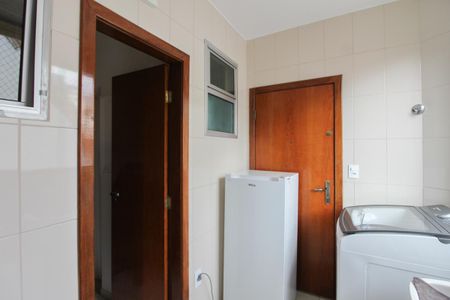 Apartamento à venda com 219m², 4 quartos e 2 vagas Apartamento à venda com 219m², 4 quartos e 2 vagasÁrea de Serviço