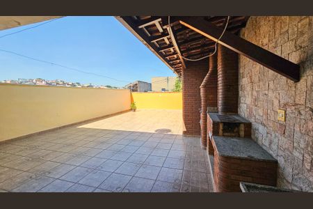 Casa para alugar com 194m², 3 quartos e 2 vagasQuintal