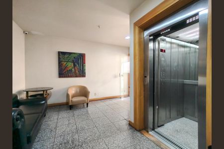 Apartamento à venda com 100m², 3 quartos e 1 vagaFachada e portaria