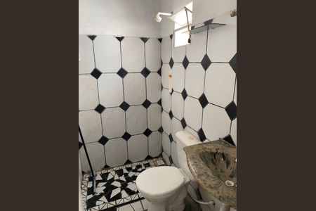 Banheiro de casa para alugar com 2 quartos, 68m² em Vila Nova, Mesquita