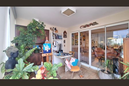 Apartamento à venda com 105m², 3 quartos e 2 vagasVaranda