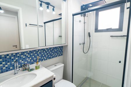 Banheiro de kitnet/studio para alugar com 1 quarto, 28m² em Mirandópolis, São Paulo