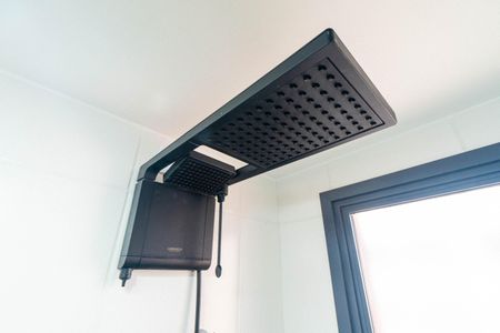 Banheiro de kitnet/studio para alugar com 1 quarto, 28m² em Mirandópolis, São Paulo