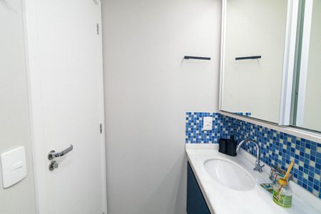 Banheiro de kitnet/studio para alugar com 1 quarto, 28m² em Mirandópolis, São Paulo