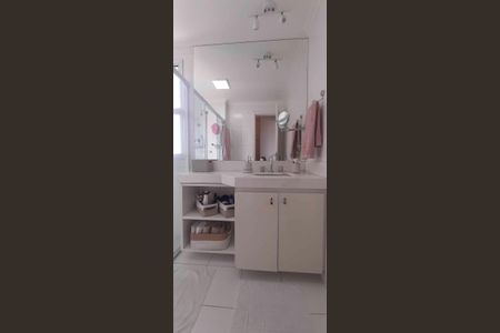 Apartamento à venda com 113m², 3 quartos e 2 vagasBanheiro da Suíte