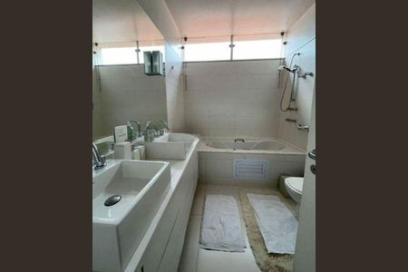 Casa à venda com 4 quartos, 430m² em Bela Aliança, São Paulo