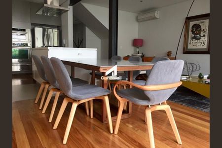 Casa à venda com 3 quartos, 230m² em Santo Amaro, São Paulo