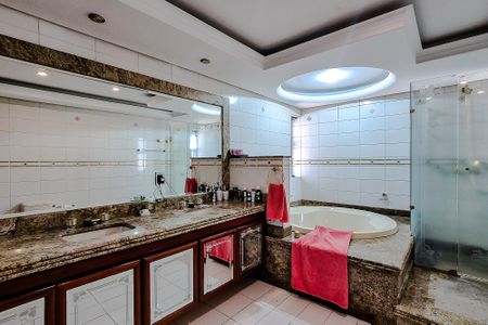 Apartamento para alugar com 600m², 4 quartos e 5 vagasBanheiro da Suíte 1