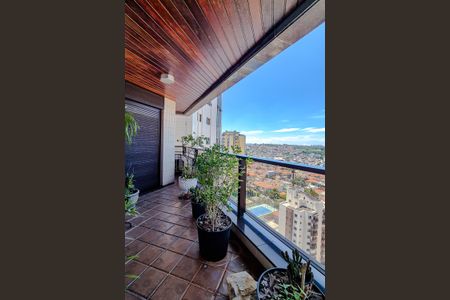 Apartamento para alugar com 600m², 4 quartos e 5 vagasVaranda da Suíte 2