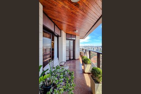 Apartamento para alugar com 600m², 4 quartos e 5 vagasVaranda da Sala