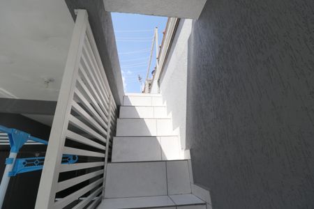 Casa à venda com 200m², 2 quartos e 2 vagasEscada