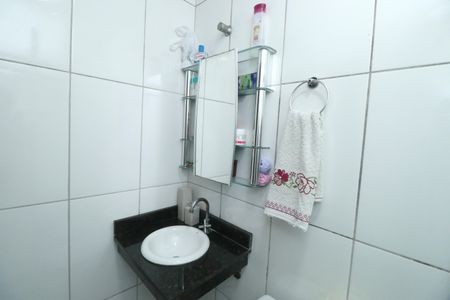 Casa à venda com 200m², 2 quartos e 2 vagasBanheiro da Suíte 1