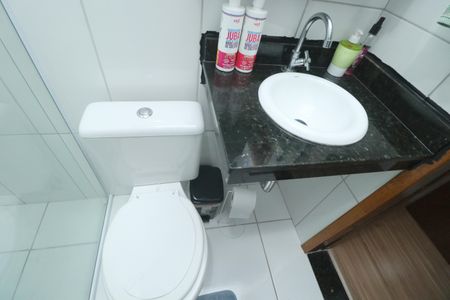 Casa à venda com 200m², 2 quartos e 2 vagasBanheiro da Suíte 2