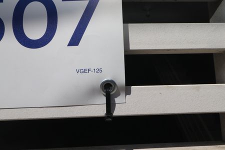 Casa à venda com 200m², 2 quartos e 2 vagasPlaca instalada em 26/12/2025 com o código VGEF-125