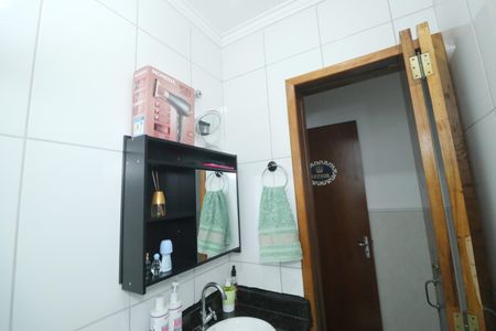 Casa à venda com 200m², 2 quartos e 2 vagasBanheiro da Suíte 2