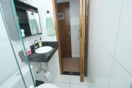 Casa à venda com 200m², 2 quartos e 2 vagasBanheiro da Suíte 2