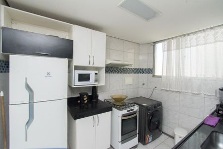 Apartamento à venda com 82m², 2 quartos e 2 vagasCozinha e Área de Serviço