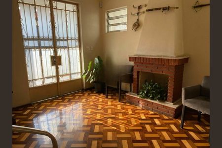 Casa à venda com 4 quartos, 230m² em Indianópolis, São Paulo