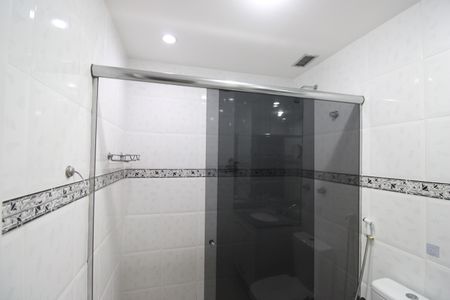 Apartamento à venda com 121m², 3 quartos e 2 vagasBanheiro da suíte