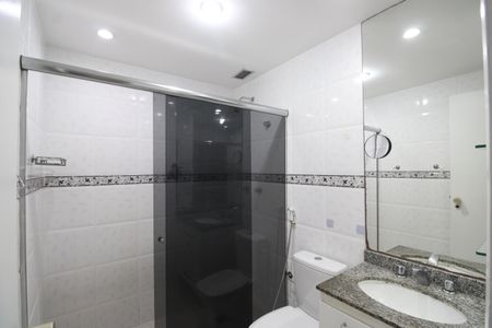 Apartamento à venda com 121m², 3 quartos e 2 vagasBanheiro da suíte