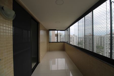 Apartamento à venda com 121m², 3 quartos e 2 vagasSala - Varanda