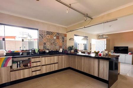 Casa à venda com 420m², 6 quartos e sem vaga Casa à venda com 420m², 6 quartos e sem vaga Casa 4 -Sala/Cozinha