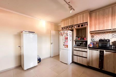 Casa à venda com 420m², 6 quartos e sem vaga Casa à venda com 420m², 6 quartos e sem vaga Casa 4 -Sala/Cozinha