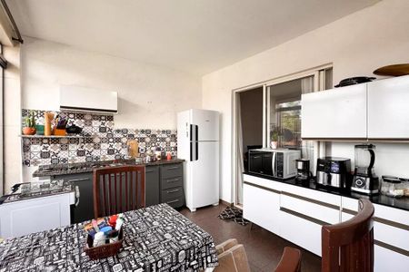 Casa à venda com 420m², 6 quartos e sem vaga Casa à venda com 420m², 6 quartos e sem vagaCasa 3 - Cozinha