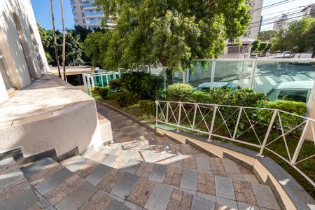 Apartamento à venda com 43m², 1 quarto e 1 vagaEntrada - Escada