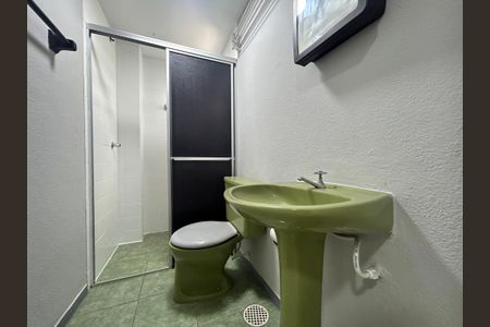 Banheiro de kitnet/studio para alugar com 1 quarto, 34m² em Centro, São Leopoldo