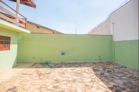Casa de condomínio à venda com 220m², 3 quartos e 2 vagas Casa de condomínio à venda com 220m², 3 quartos e 2 vagasQuintal